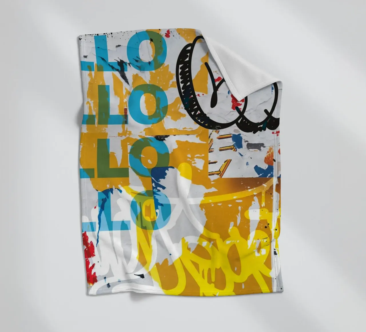 Hello Graffiti coperta in pile da Flo Klein