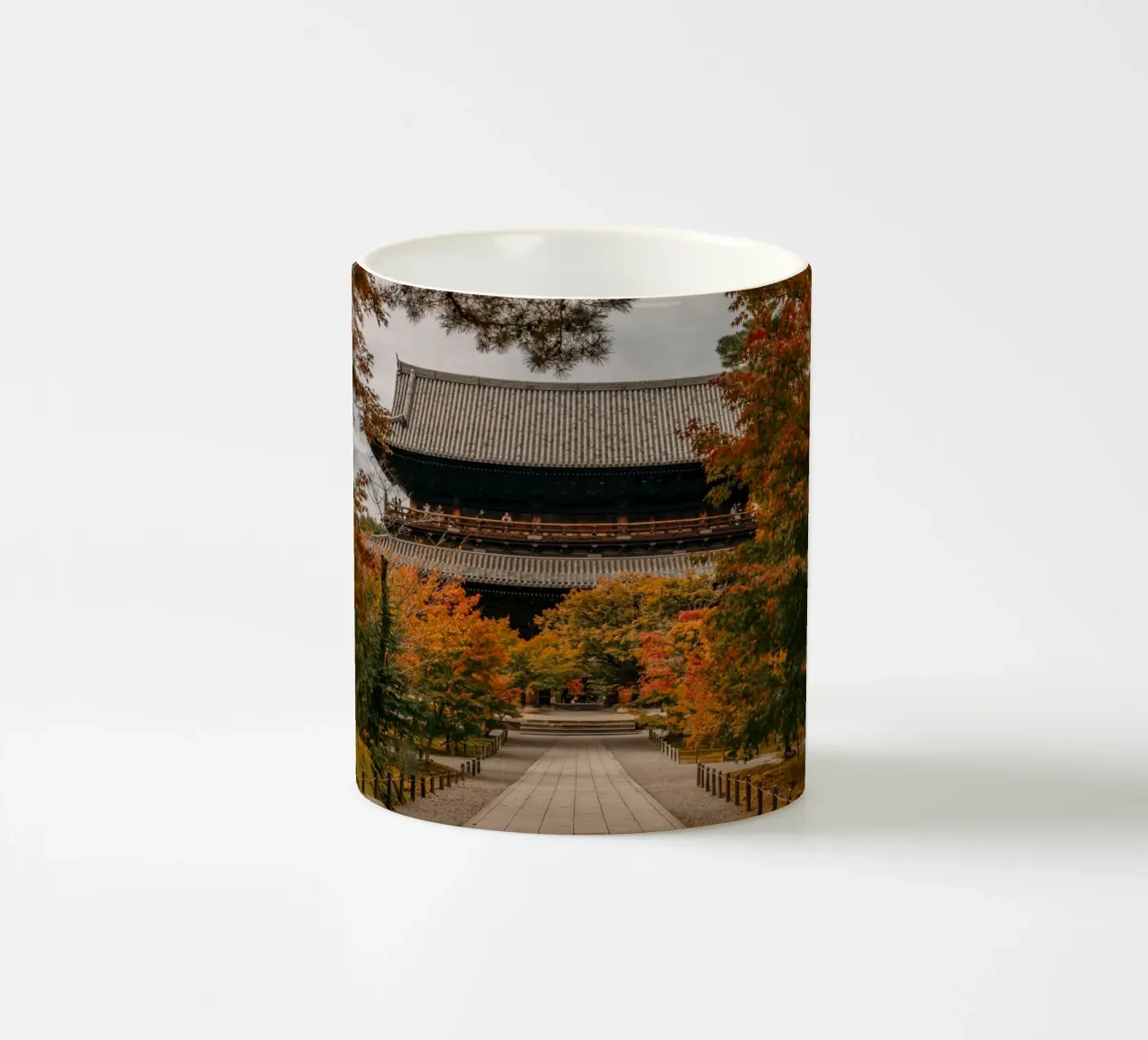 Tempio d'autunno a Kyoto, Giappone tazza in ceramica da Marcel Bisig