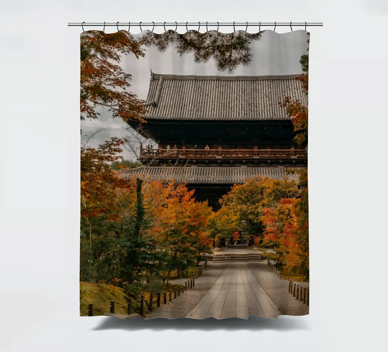 Tempio d'autunno a Kyoto, Giappone tenda da doccia da Marcel Bisig