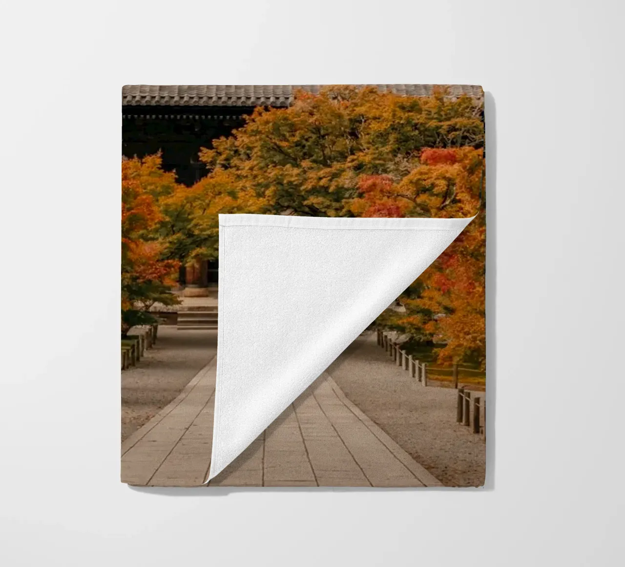 Tempio d'autunno a Kyoto, Giappone telo mare da Marcel Bisig
