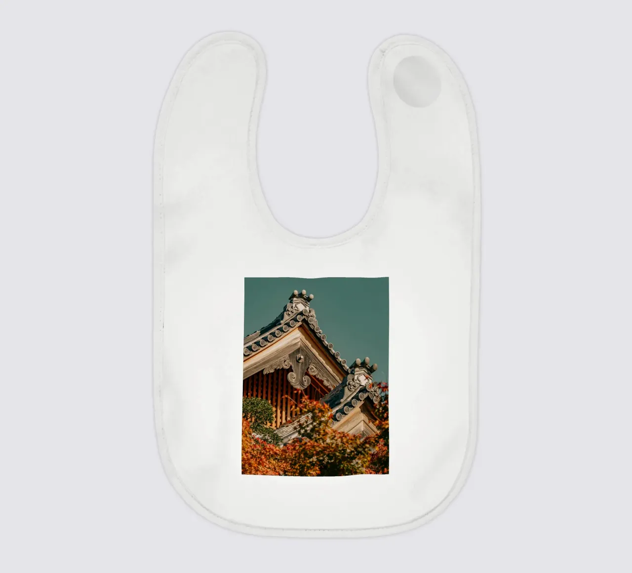 Tetti giapponesi a tempio in autunno bavaglino da Marcel Bisig