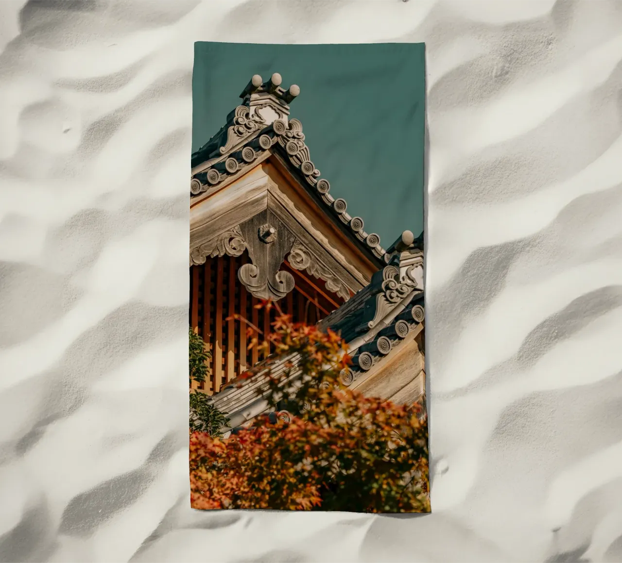 Tetti giapponesi a tempio in autunno telo mare da Marcel Bisig