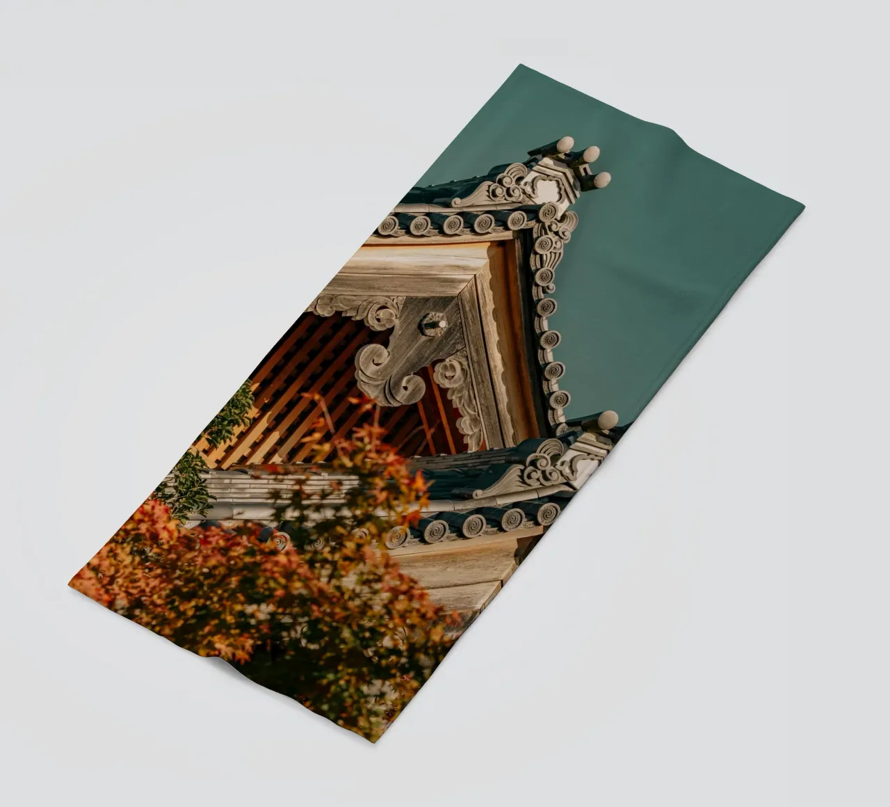 Tetti giapponesi a tempio in autunno telo mare da Marcel Bisig