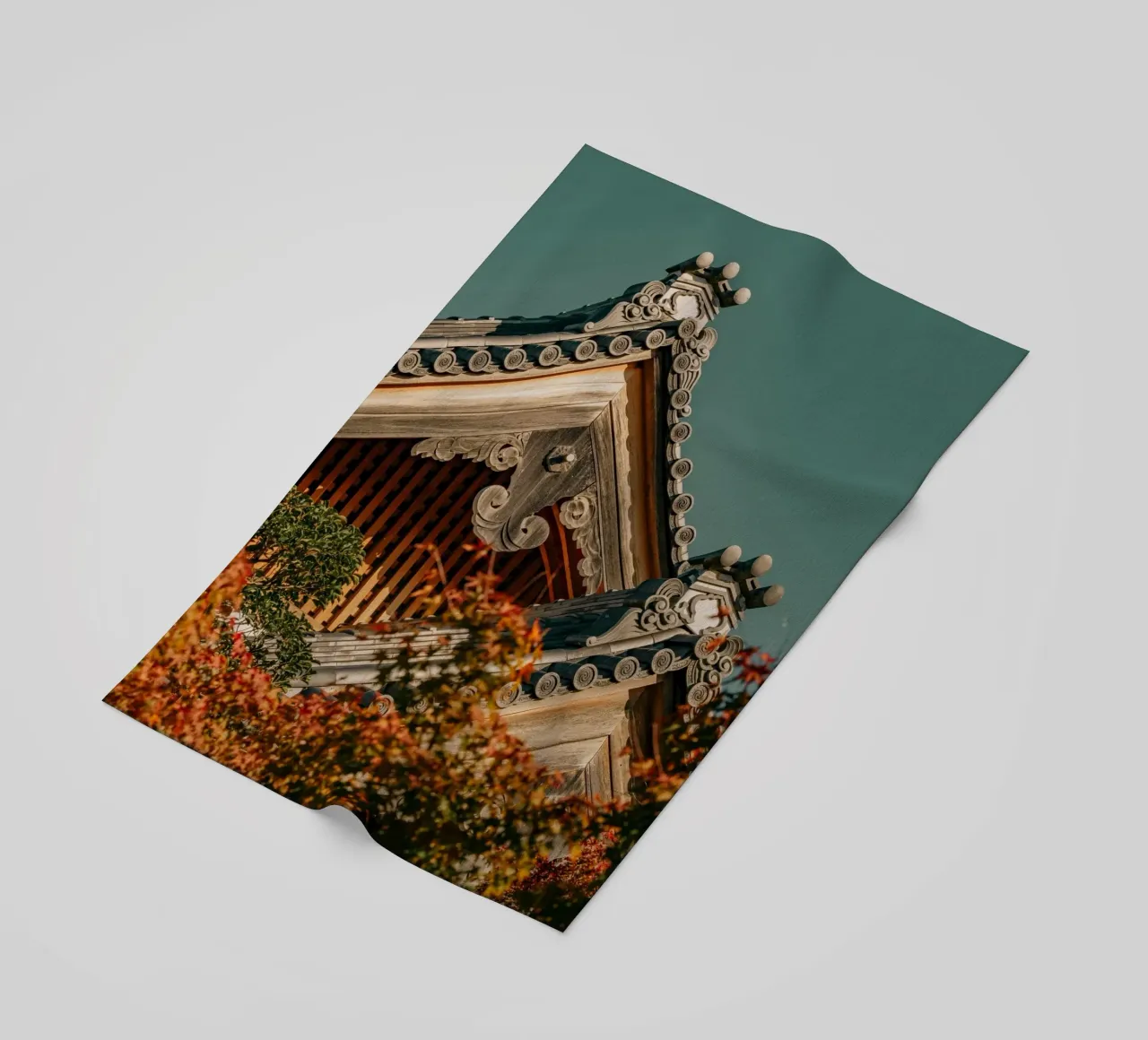 Tetti giapponesi a tempio in autunno telo mare da Marcel Bisig