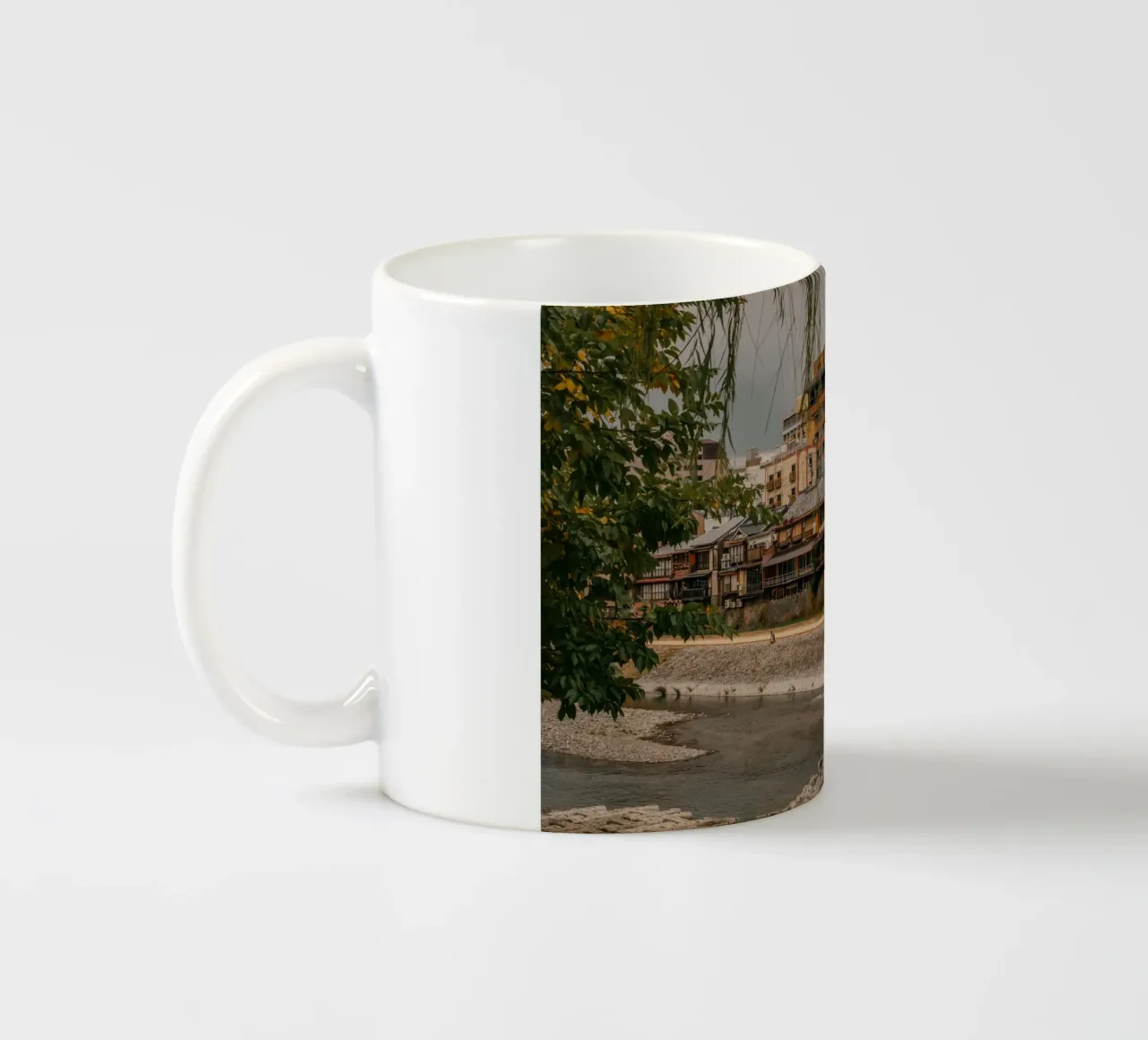 Fiume di Kyoto, Giappone tazza in ceramica da Marcel Bisig