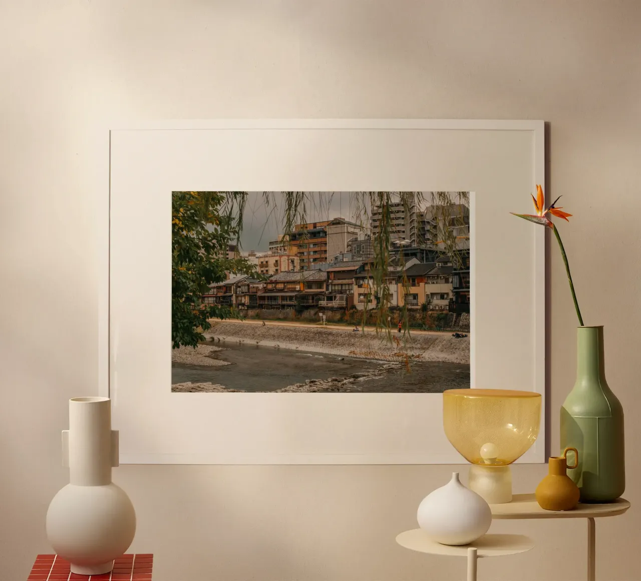 Fiume di Kyoto, Giappone poster con telaio in alluminio da Marcel Bisig