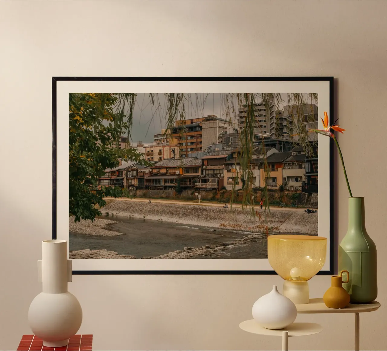 Fiume di Kyoto, Giappone poster con telaio in alluminio da Marcel Bisig