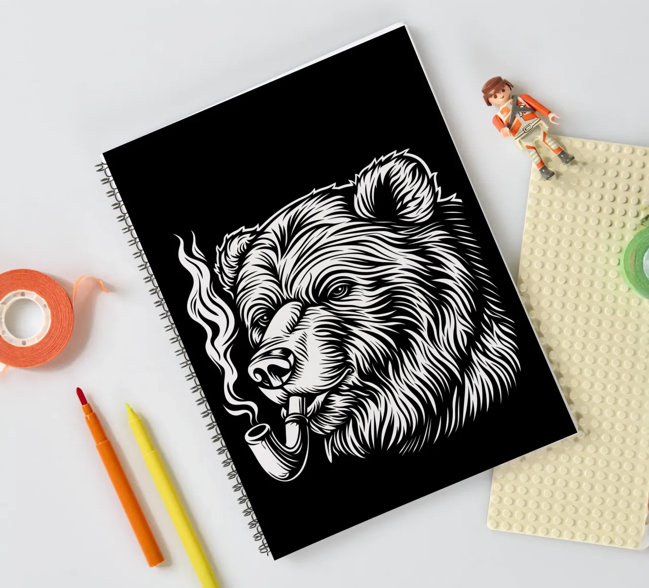 Orso con pipa da tabacco | xilografia in bianco e nero diario ad anelli da Autofocus
