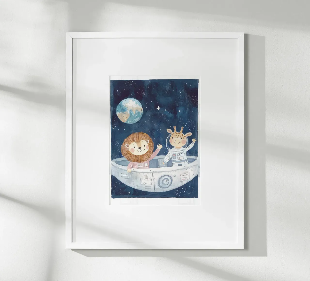 Poster per la cameretta a tema spaziale, arte dell'astronauta, del leone e della giraffa poster con telaio in plastica da Little Lola