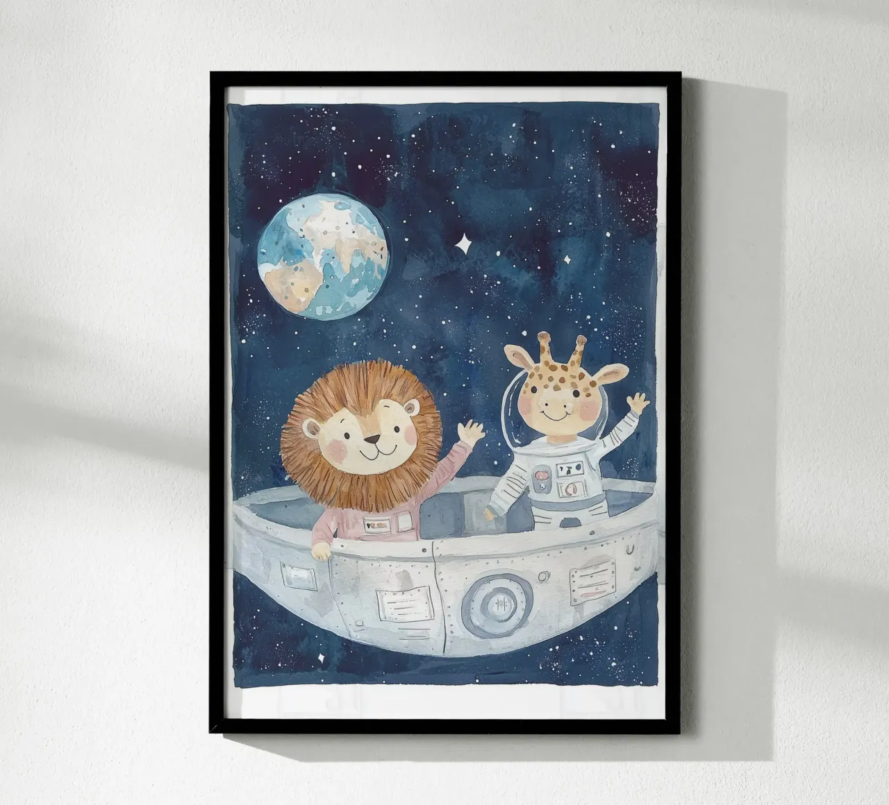 Poster per la cameretta a tema spaziale, arte dell'astronauta, del leone e della giraffa poster con telaio in plastica da Little Lola