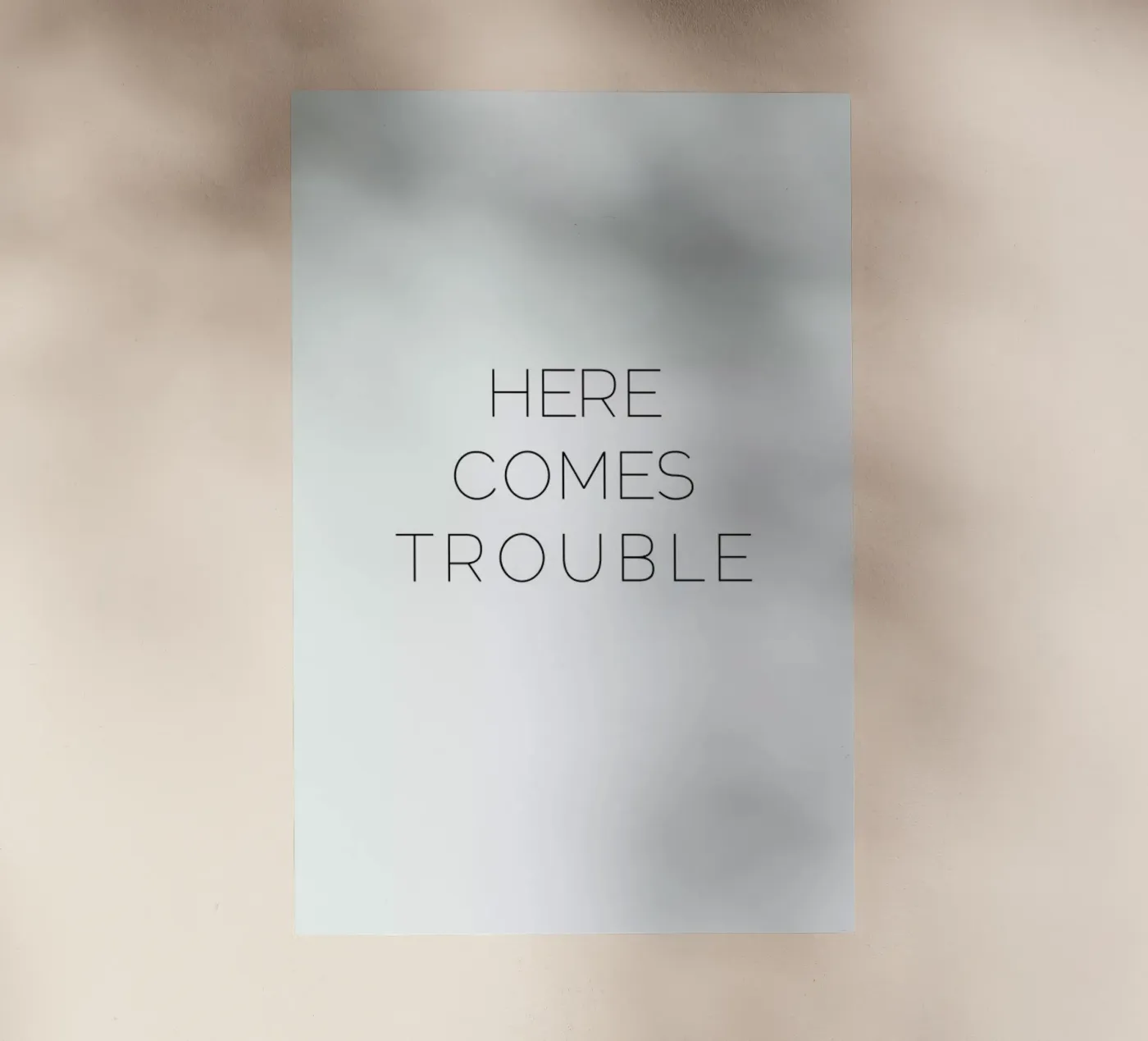 Trouble pellicola backlit da Leah Flores