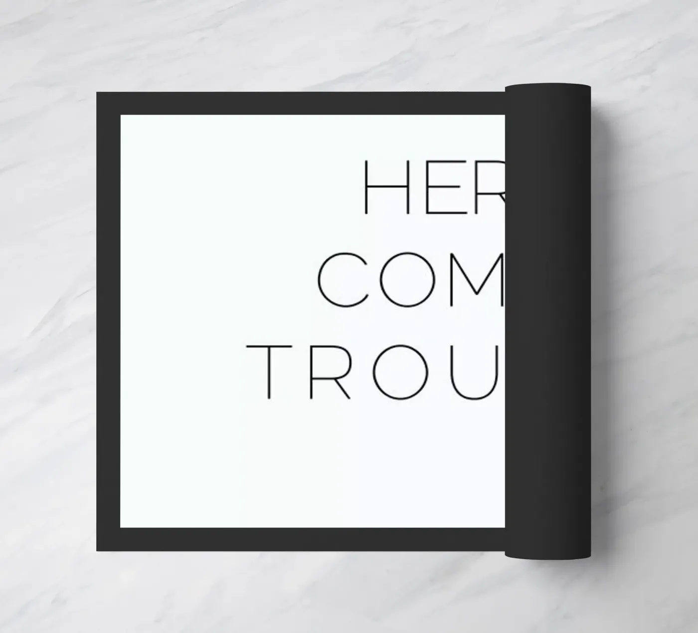 Trouble Fußmatte von Leah Flores