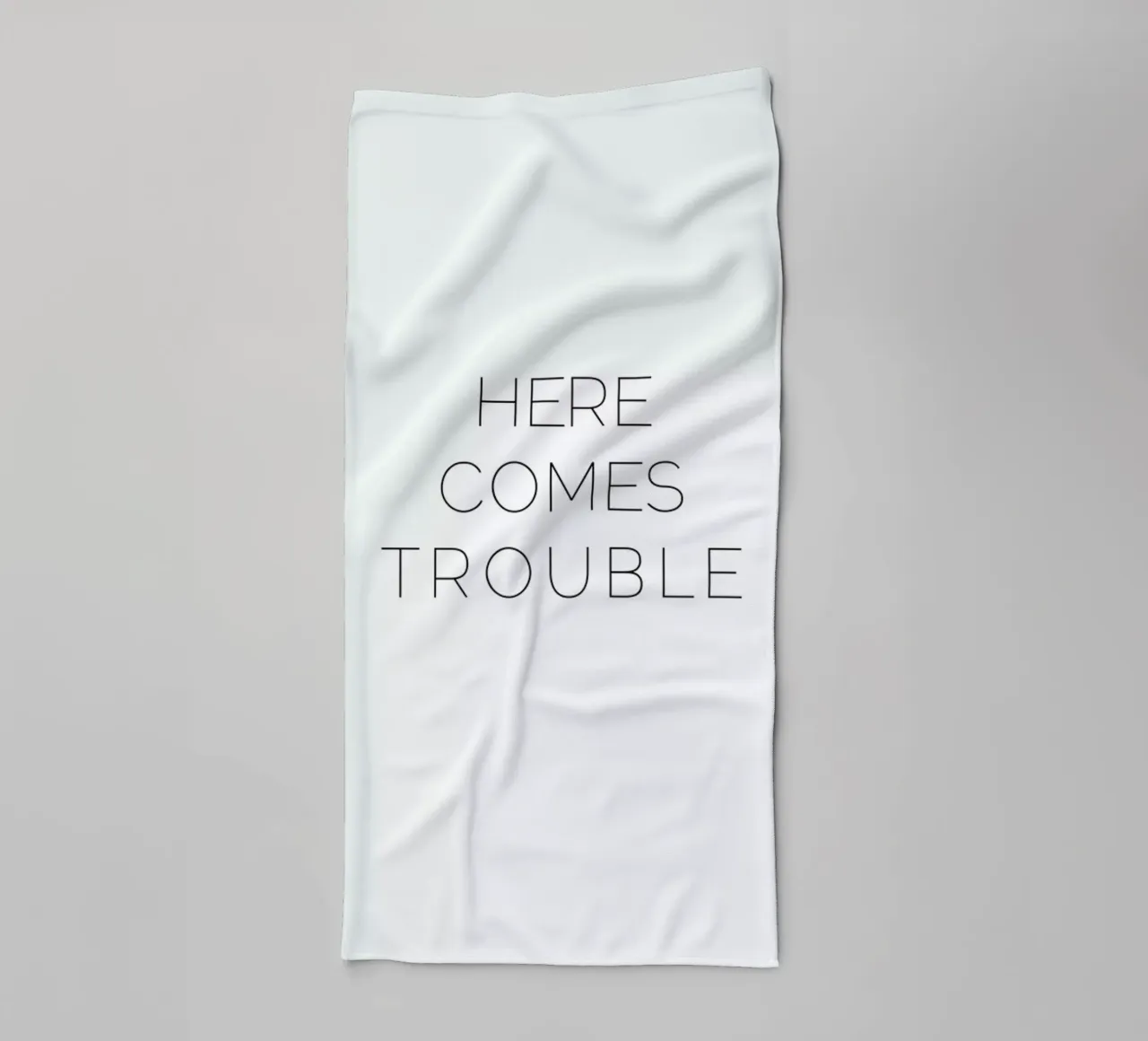 Trouble asciugamano da bagno da Leah Flores