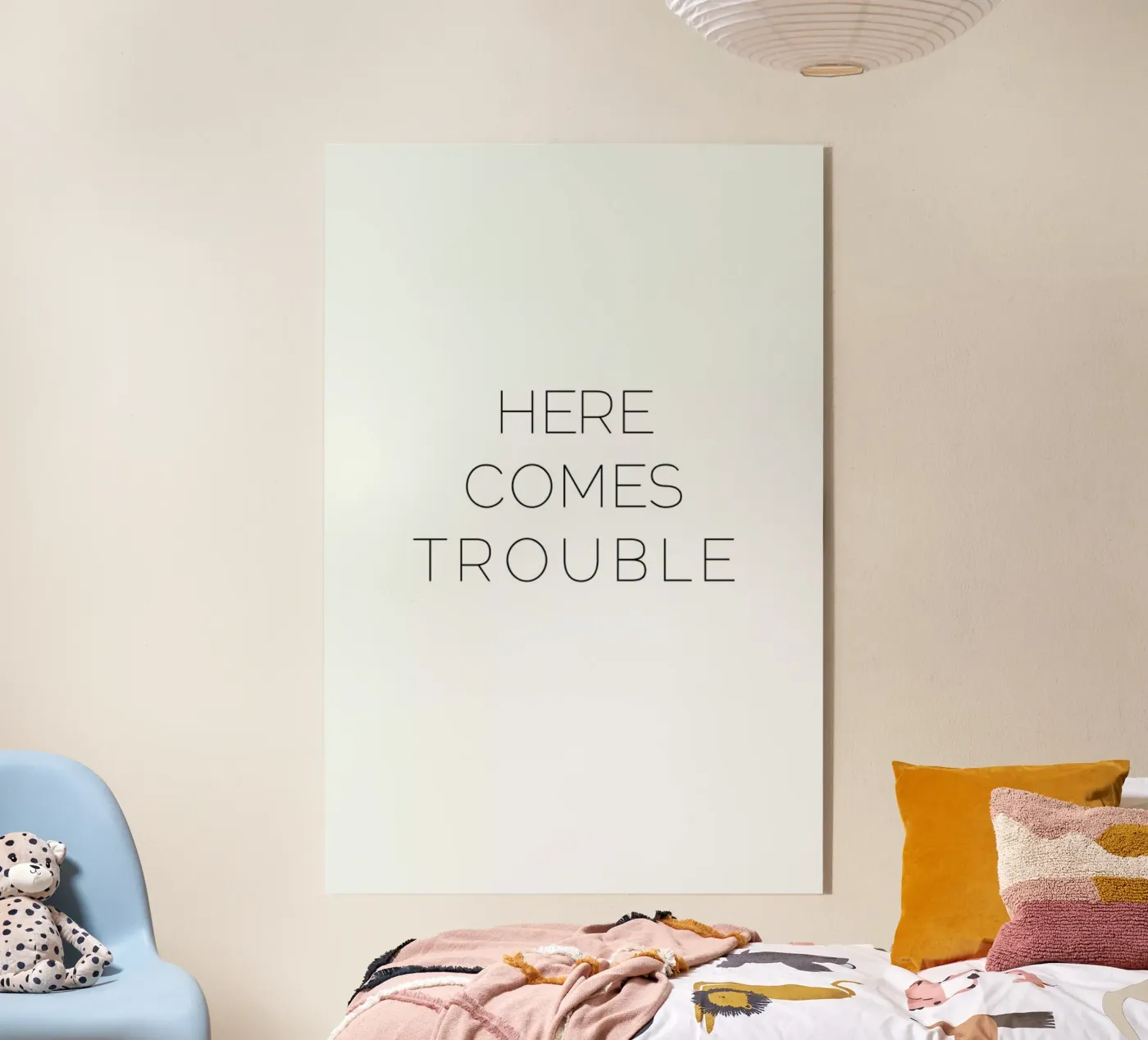 Trouble Acryl-Glas von Leah Flores