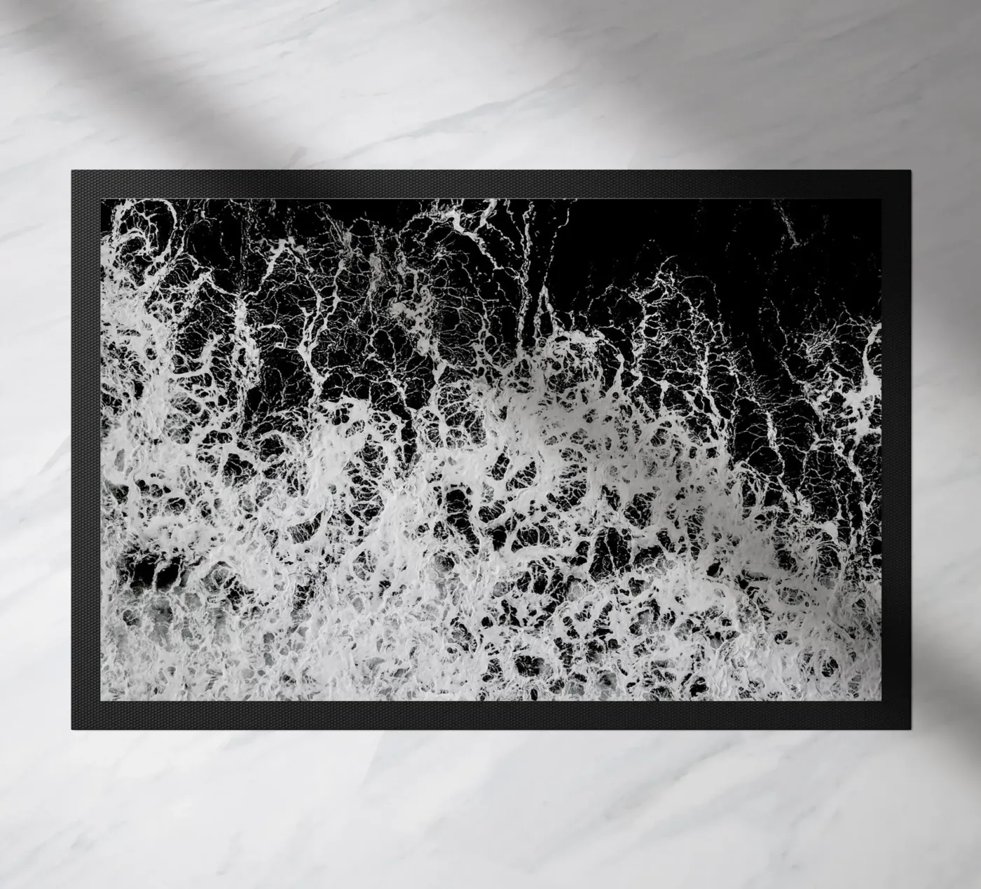 Waves Fußmatte von Chris Abatzis