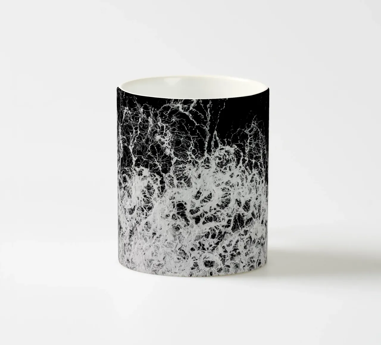 Waves tazza in ceramica da Chris Abatzis