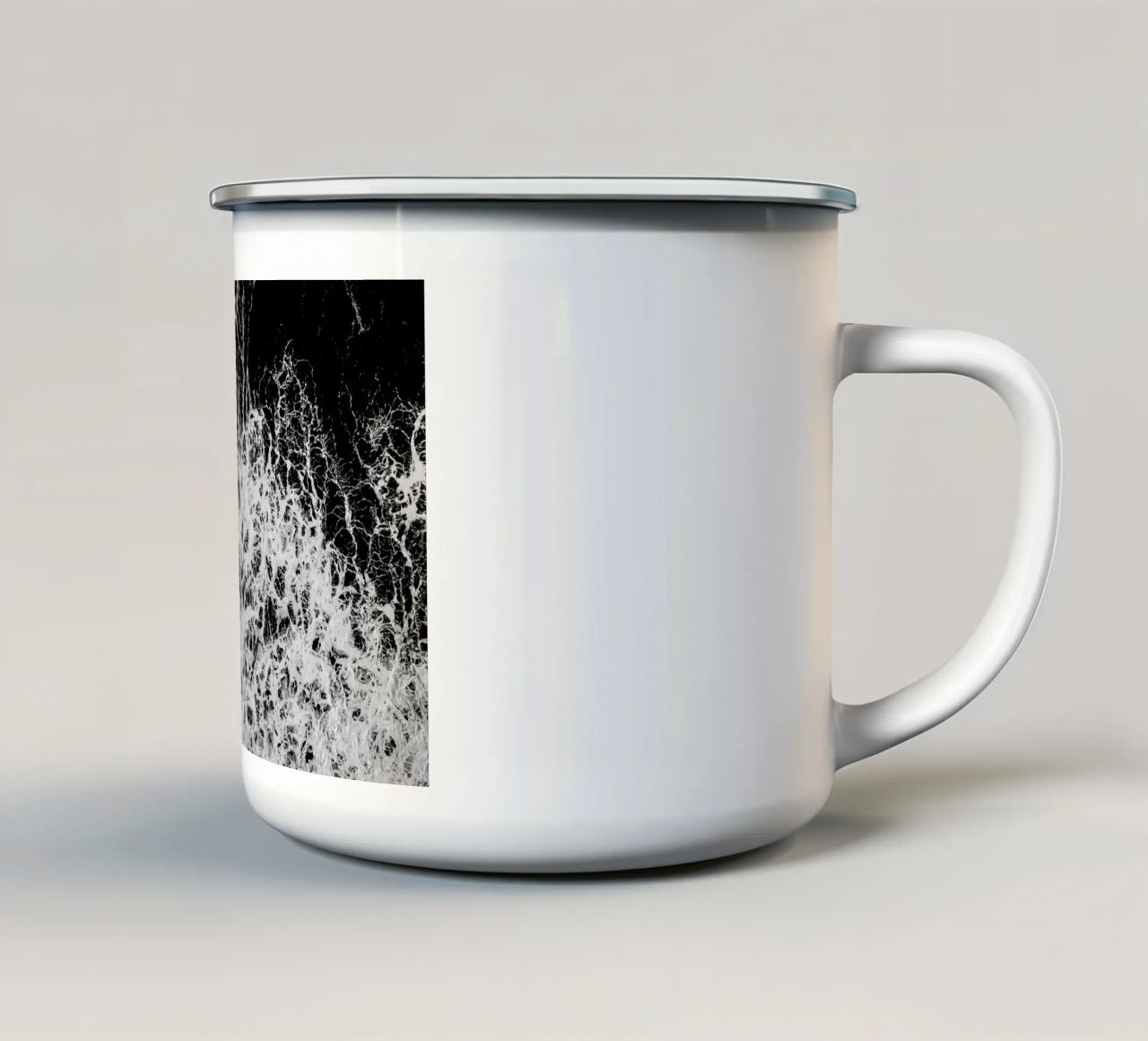 Waves tazza in smalto da Chris Abatzis
