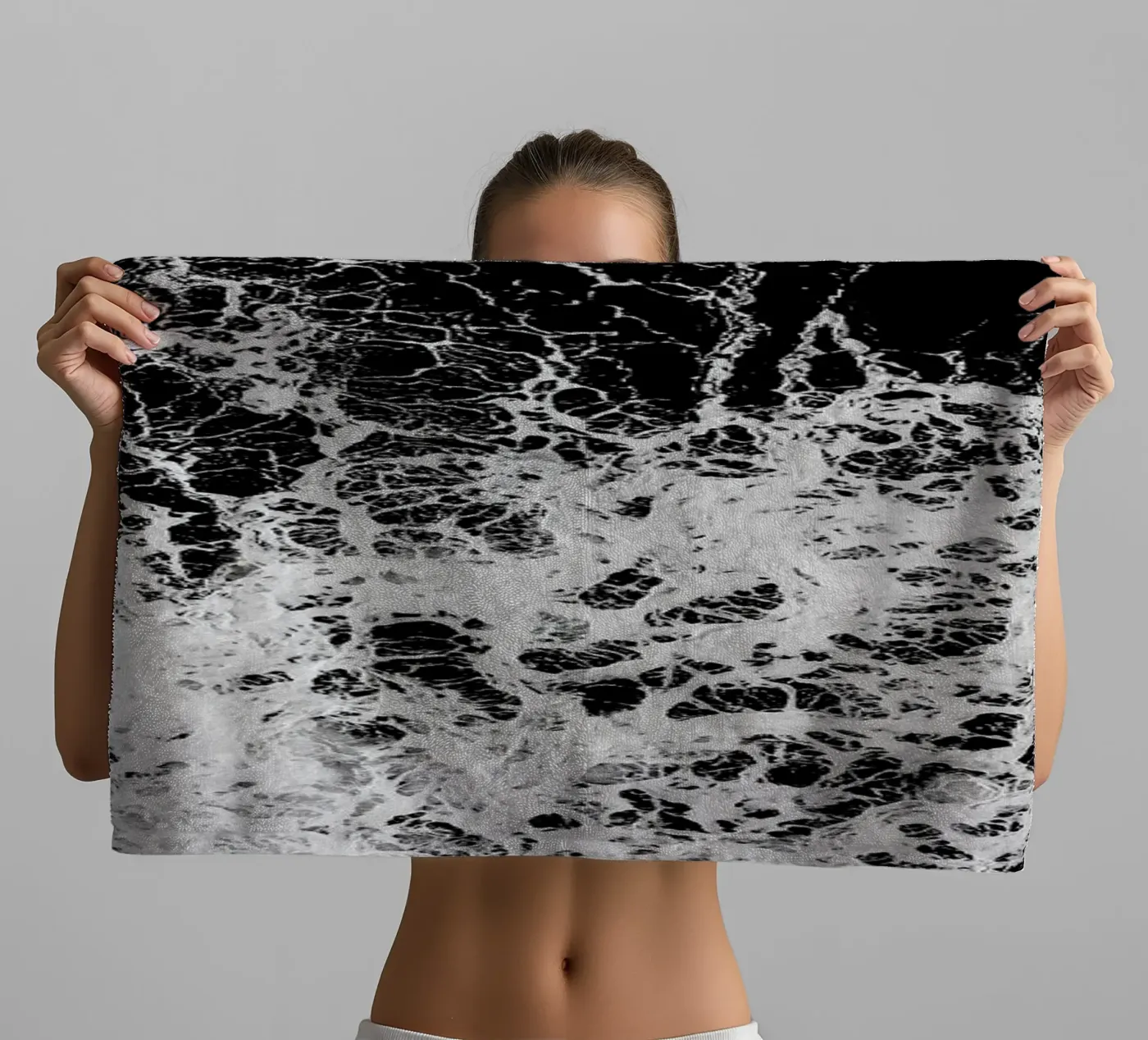 Waves Handtuch von Chris Abatzis