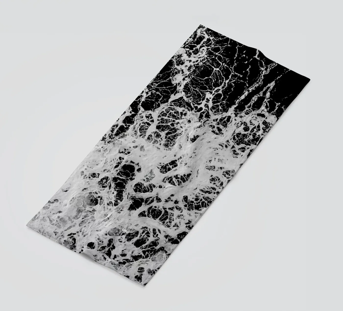 Waves Strandtuch von Chris Abatzis