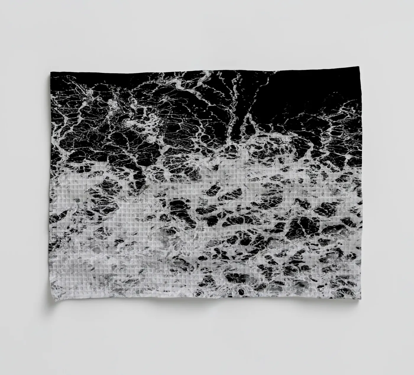 Waves Geschirrtuch von Chris Abatzis