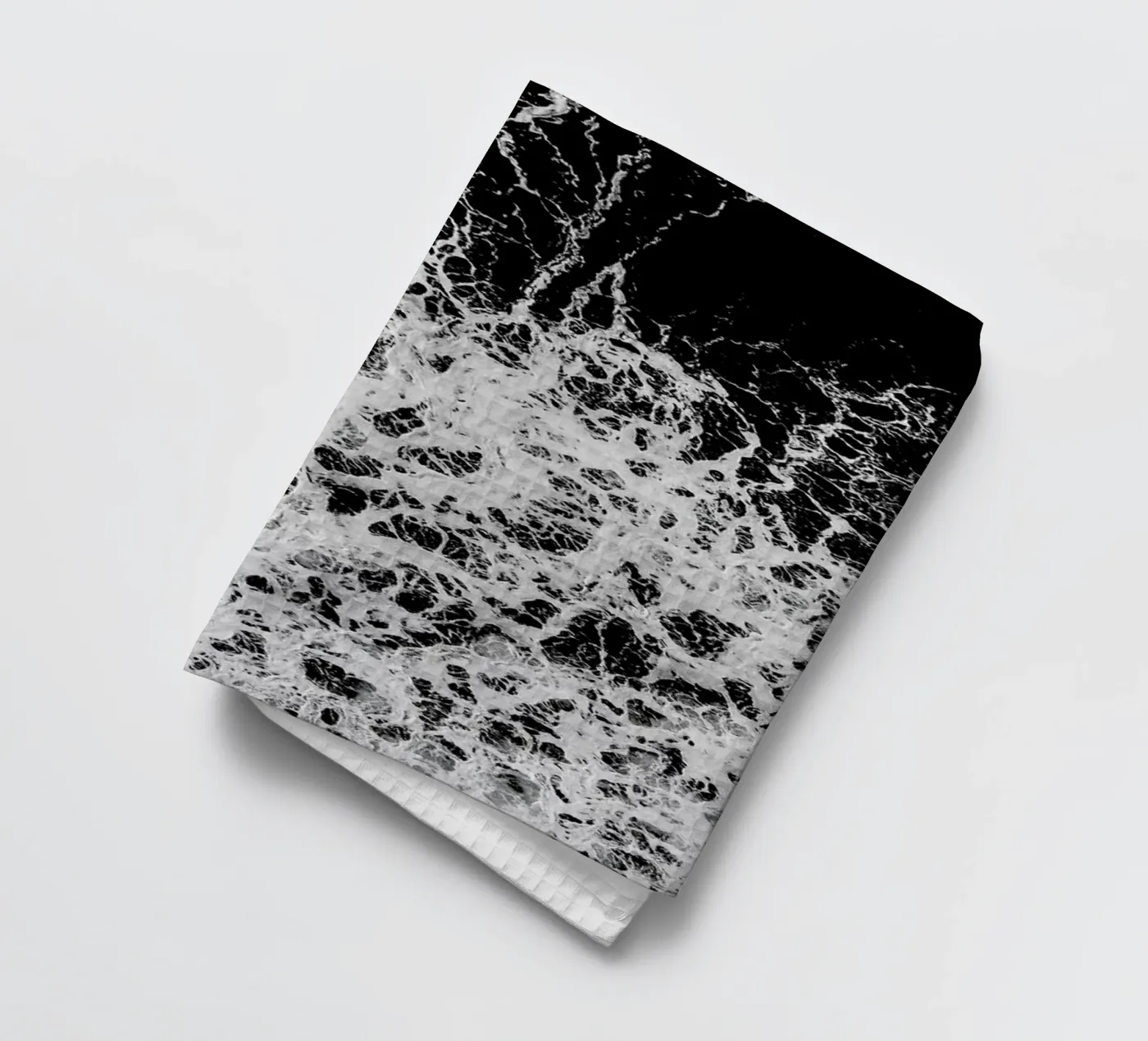 Waves Geschirrtuch von Chris Abatzis