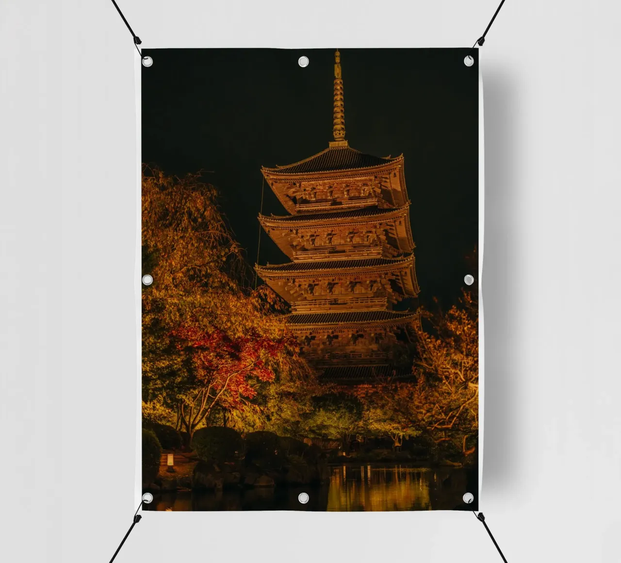 Pagoda giapponese di notte telo in pvc da Marcel Bisig