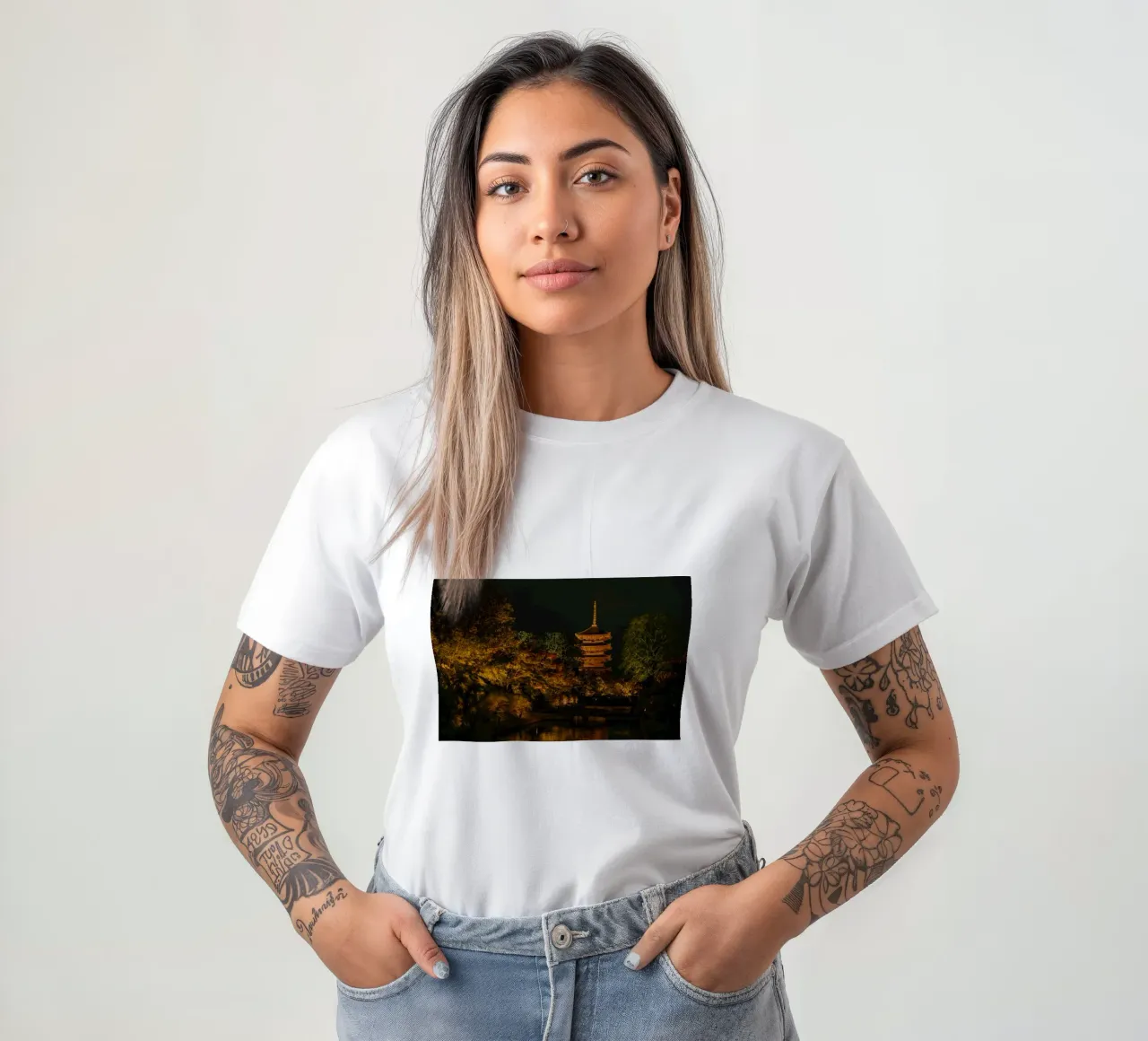 Pagoda giapponese di notte t-shirt da Marcel Bisig