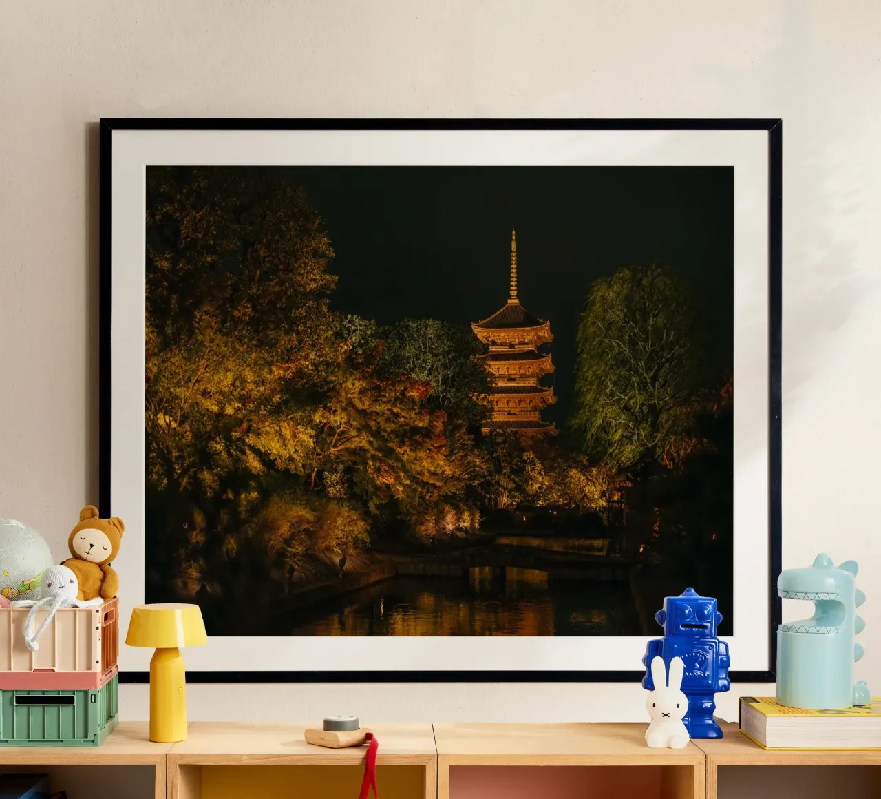 Pagoda giapponese di notte poster da Marcel Bisig