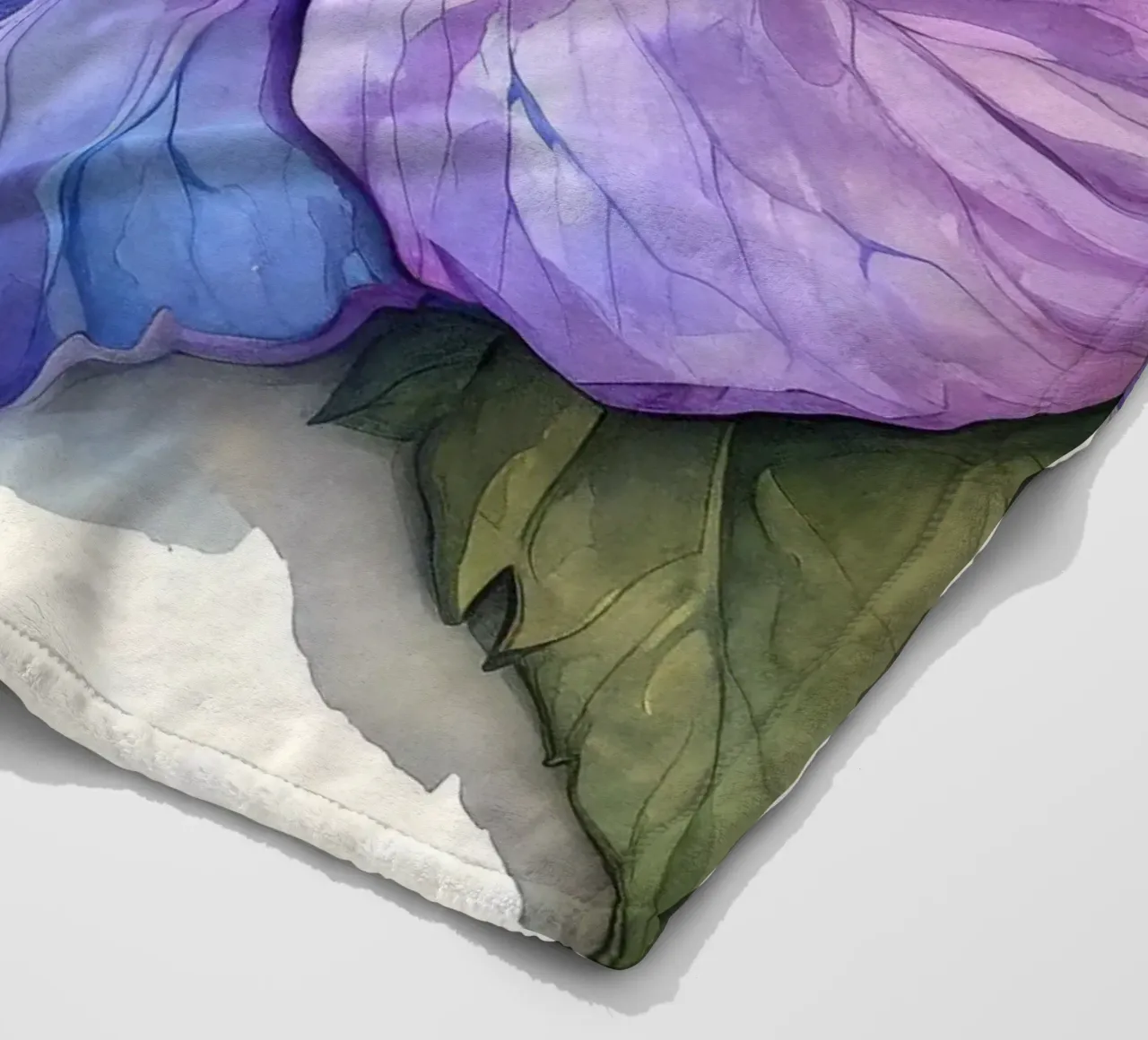 Fiore di malva 4 coperta in pile da Bold Blooms