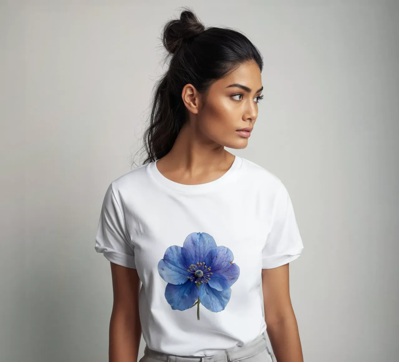 Eisenhutblüte 1 T-Shirt von Bold Blooms