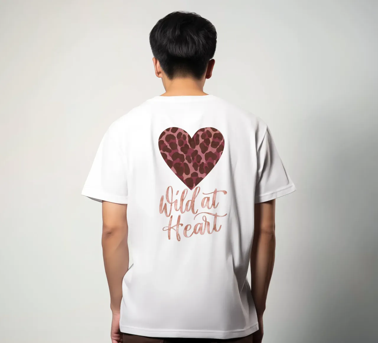 Leoparden-Print. Espresso-Rosé con Oro. Corazón salvaje. camiseta de CalliLetters