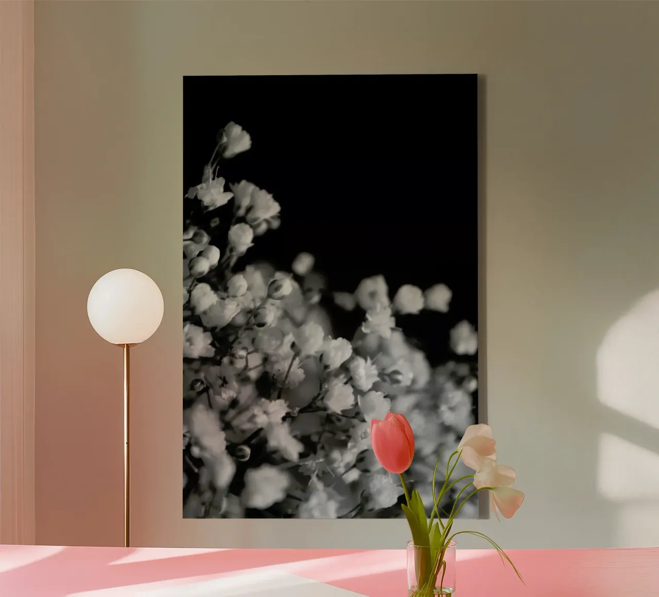 Bloom I tela con Cornice a cassetta da Victoria Frost