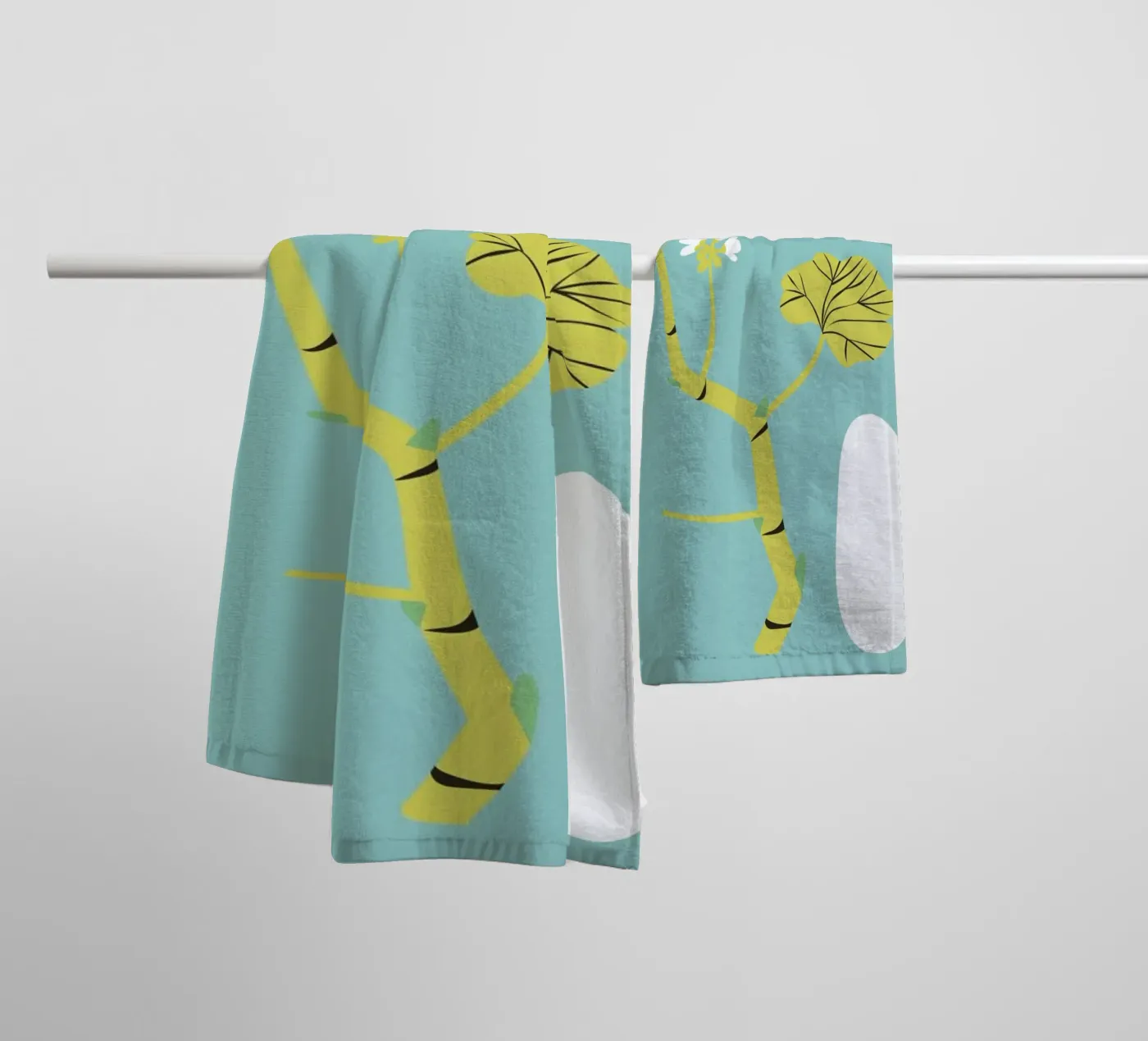 Geranium Blue badhanddoek van Monika Aichele