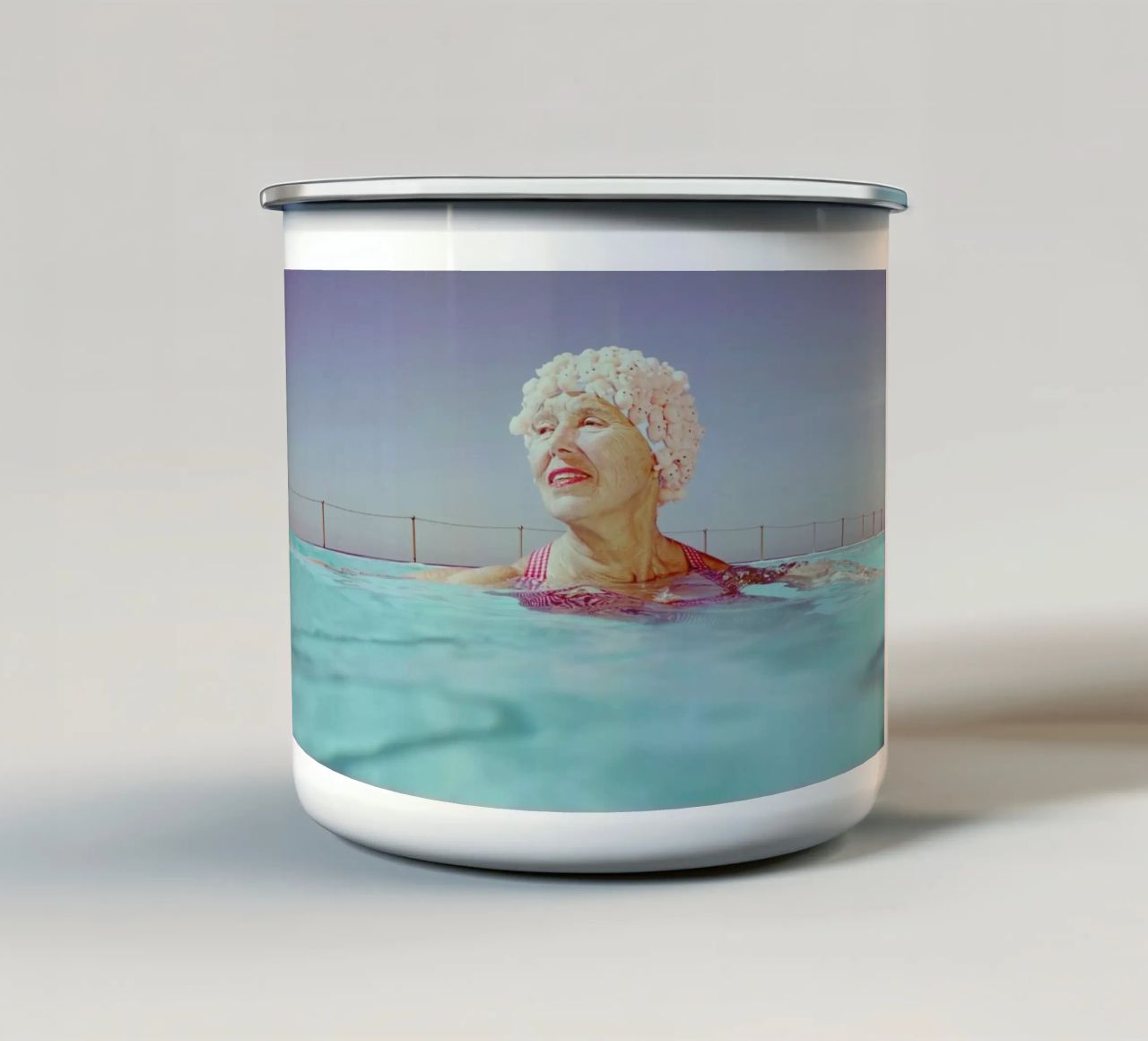 Kewpie 2 tazza in smalto da Julian Wolkenstein
