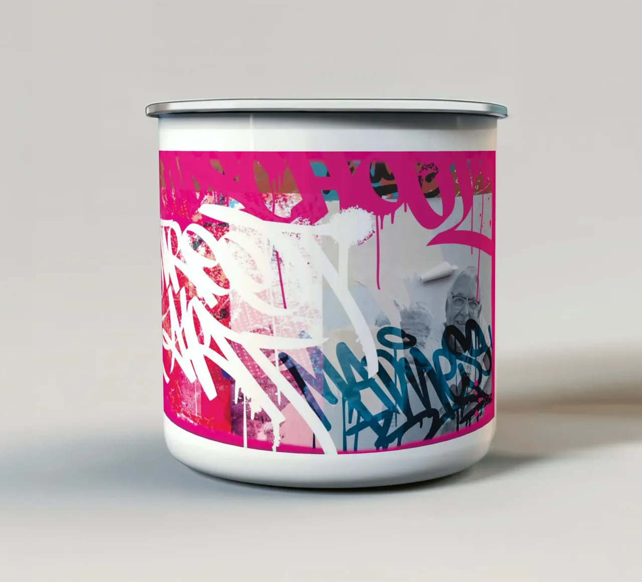 Graffiti Wall tazza in smalto da Flo Klein