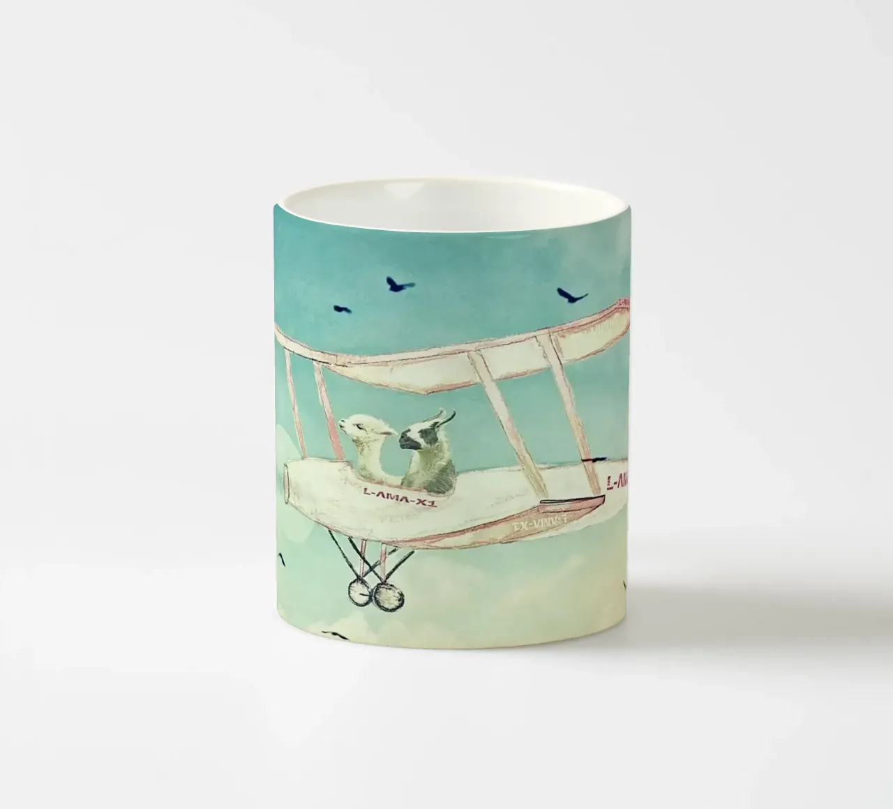 Never Stop Exploring III - FUNNY ALPACAS ON TOUR taza de cerámica de Monika Strigel