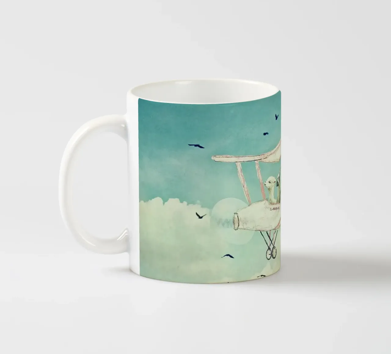Never Stop Exploring III - FUNNY ALPACAS ON TOUR taza de cerámica de Monika Strigel