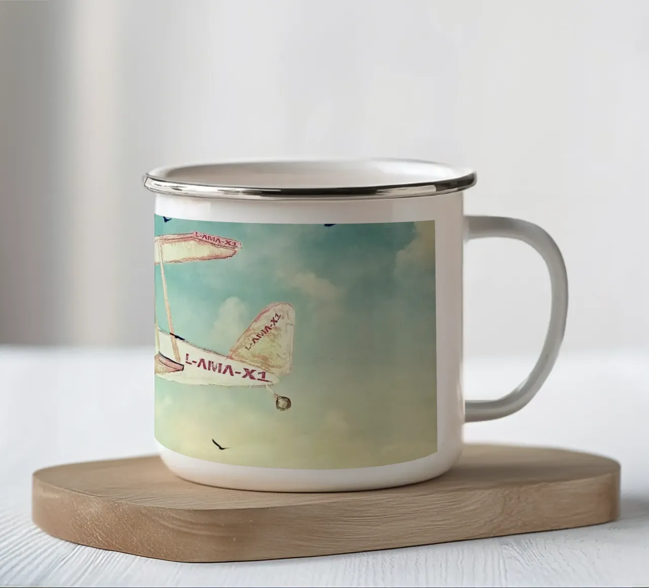 Never Stop Exploring III - FUNNY ALPACAS ON TOUR taza de esmalte de Monika Strigel