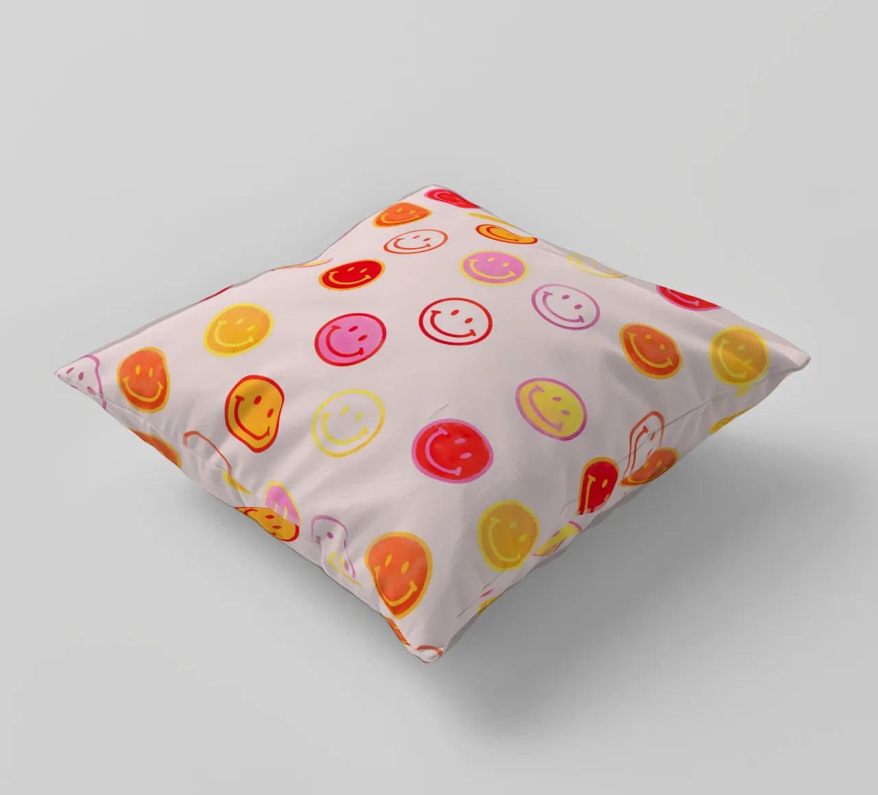 Smiling face colorful pattern in pink cuscino da showmemars