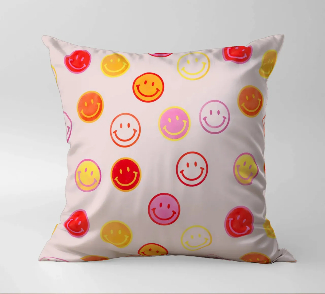 Smiling face colorful pattern in pink cuscino da showmemars