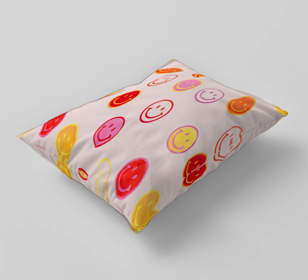 Smiling face colorful pattern in pink cuscino da showmemars