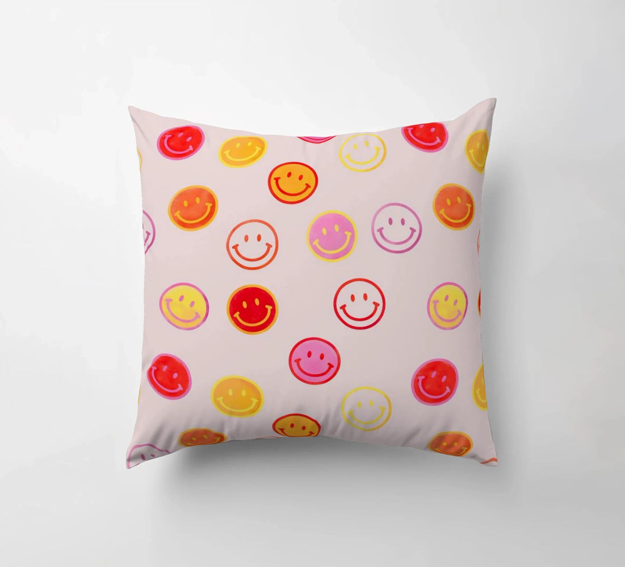 Smiling face colorful pattern in pink cuscino da showmemars