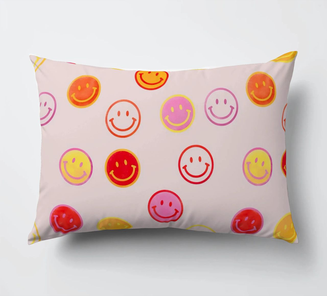 Smiling face colorful pattern in pink cuscino da showmemars