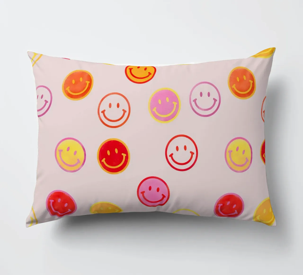 Smiling face colorful pattern in pink cuscino da showmemars