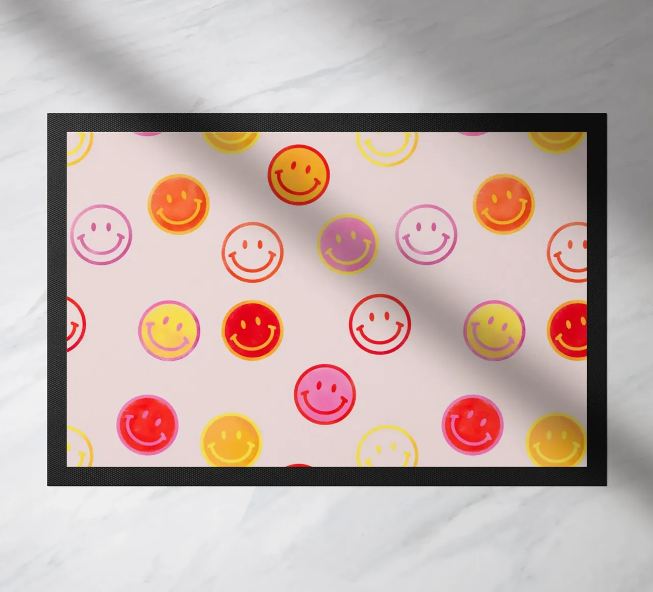 Smiling face colorful pattern in pink deurmat van showmemars