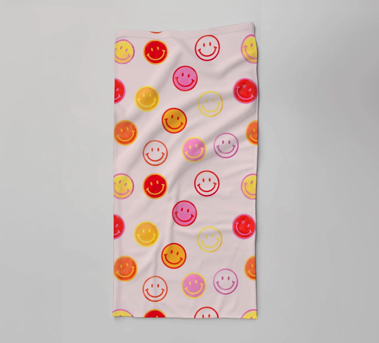 Smiling face colorful pattern in pink asciugamano da bagno da showmemars