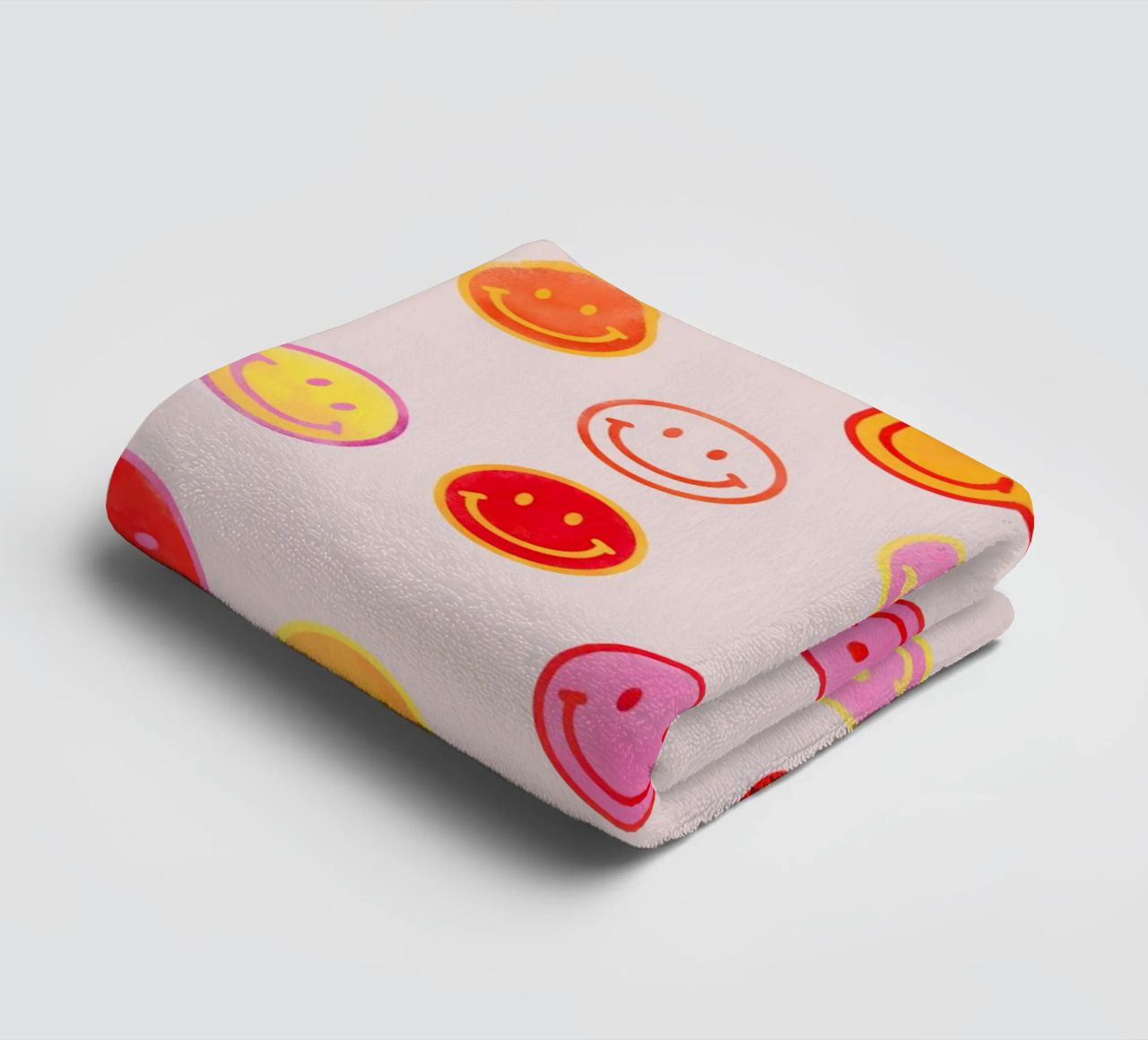 Smiling face colorful pattern in pink asciugamano da bagno da showmemars