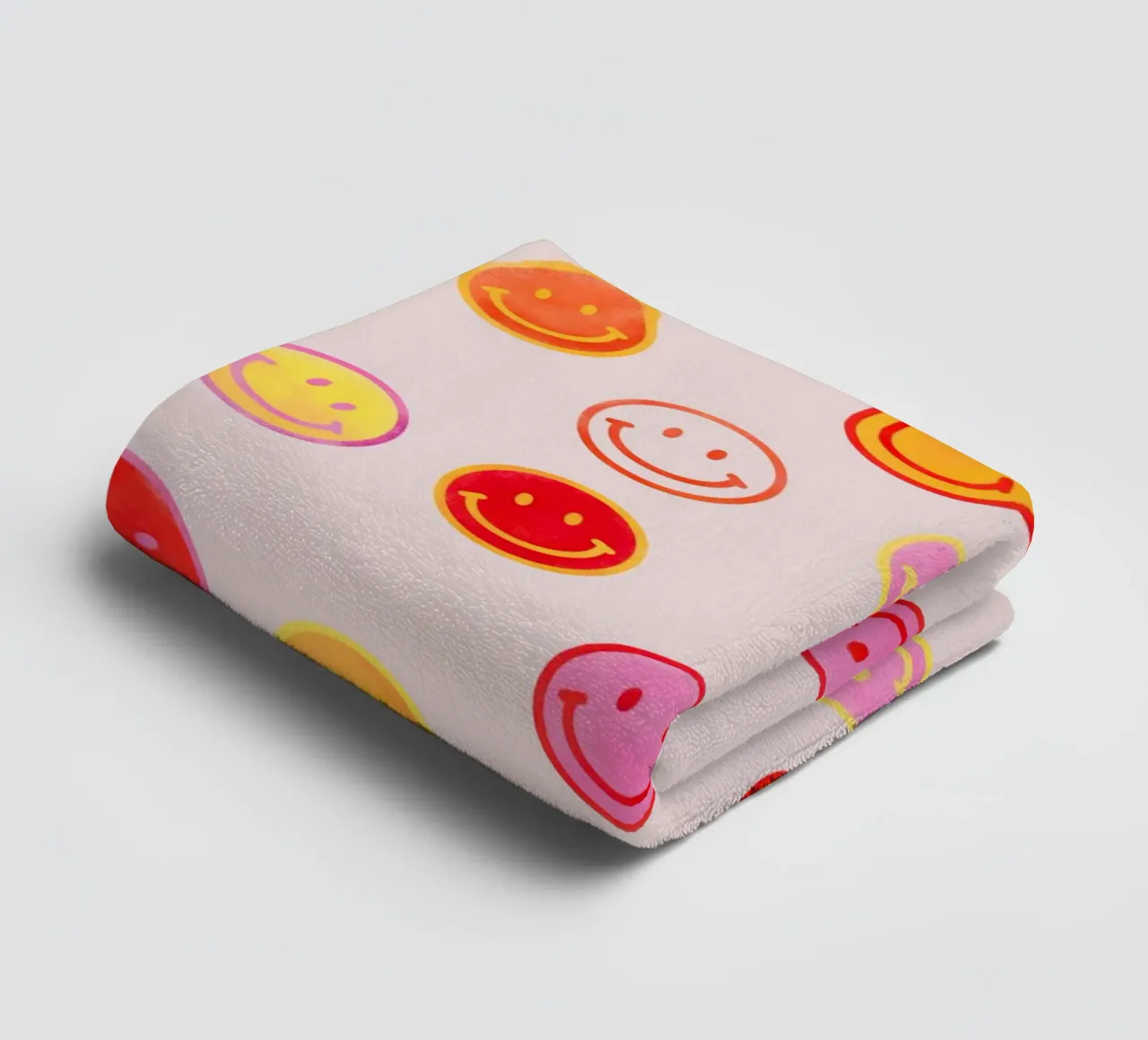 Smiling face colorful pattern in pink asciugamano da bagno da showmemars