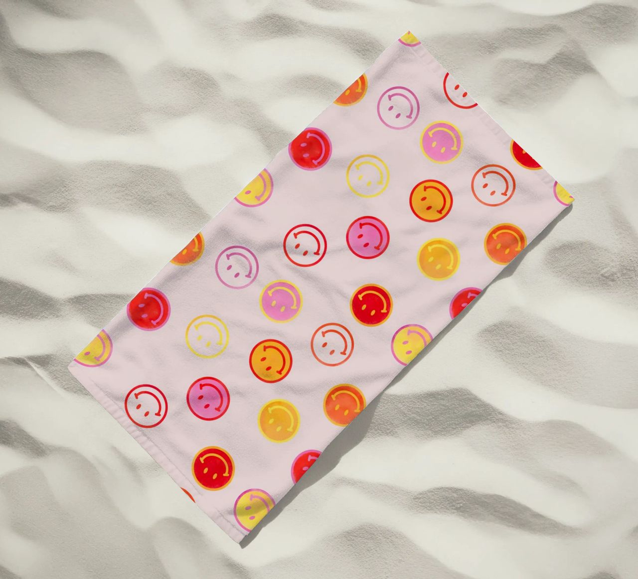Smiling face colorful pattern in pink telo mare da showmemars