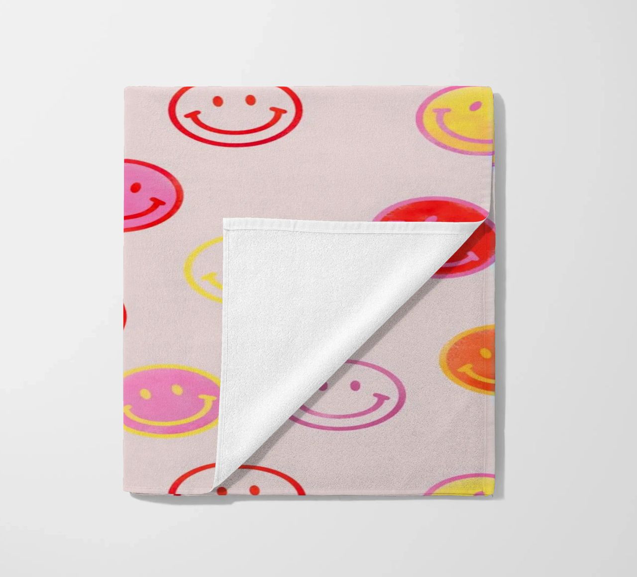 Smiling face colorful pattern in pink telo mare da showmemars